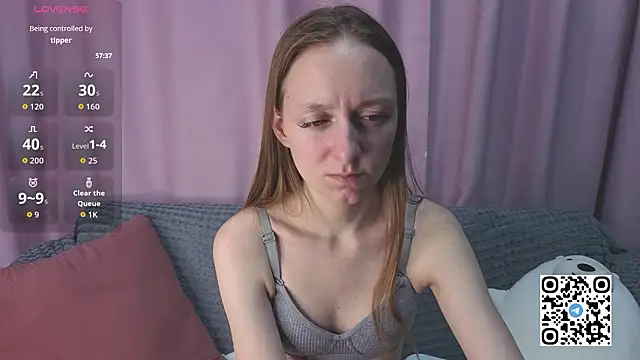 Mia E1fie online show from 02/11/26, 12:04