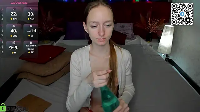 Mia E1fie online show from 03/30/26, 12:00