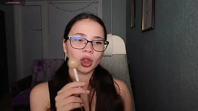 LuciaSenual online show from 10/24/25, 03:52