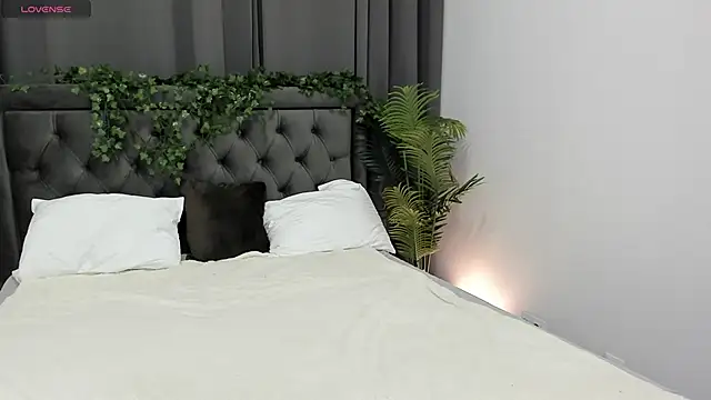 cute luucy online show from 11/25/25, 02:44