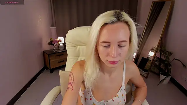 cute luucy online show from 02/19/26, 03:35