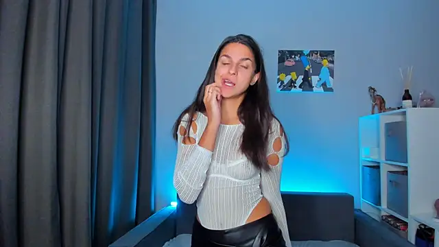 Snapshot of Guilana_baby chatting on 09/18/25, 08:33 Guilana baby online show from 09/18/25, 08:33