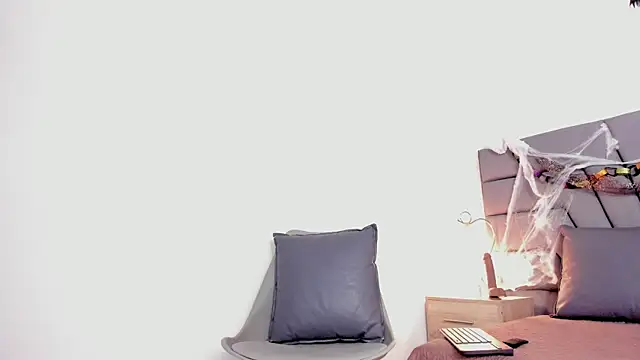 Maia 520 online show from 10/14/25, 06:20