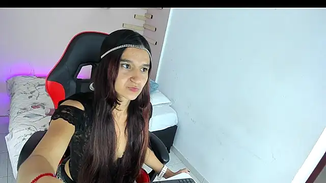 Snapshot of maraiah_petit chatting on 09/20/25, 07:04 maraiah petit online show from 09/20/25, 07:04