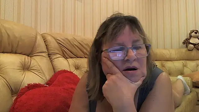 Simply woman online show from 04/08/26, 07:47