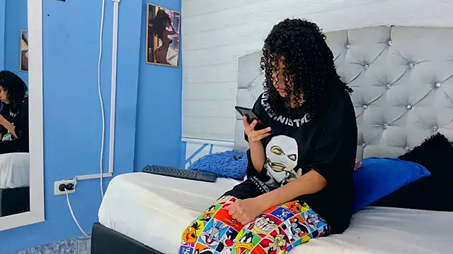 Snapshot of Emily_J18 chatting on 09/12/25, 05:02 Emily J18 online show from 09/12/25, 05:02