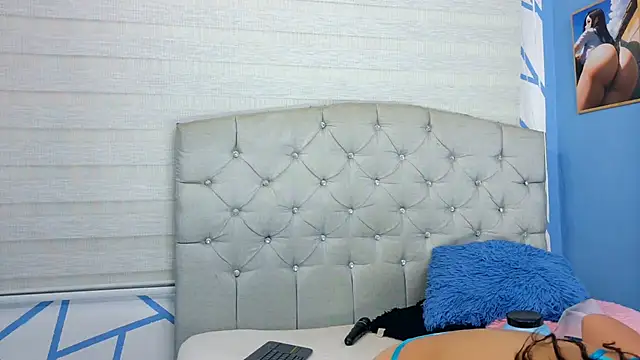 Snapshot of Emily_J18 chatting on 10/06/25, 03:09 Emily J18 online show from 10/06/25, 03:09