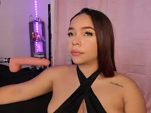 Snapshot of ImSofiVega chatting on 10/20/25, 04:29 ImSofiVega online show from 10/20/25, 04:29