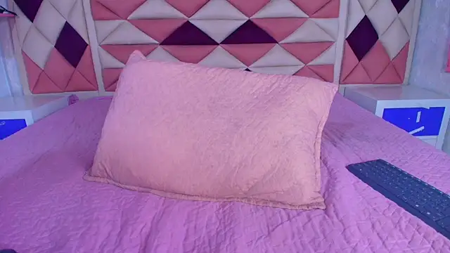 valecastro  online show from 09/13/25, 07:24