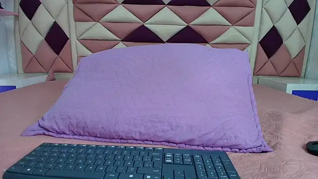 valecastro  online show from 10/06/25, 07:22