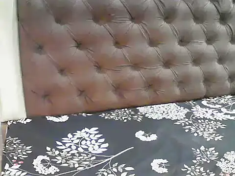 Snapshot of elize__ chatting on 10/07/25, 02:53 elize   online show from 10/07/25, 02:53