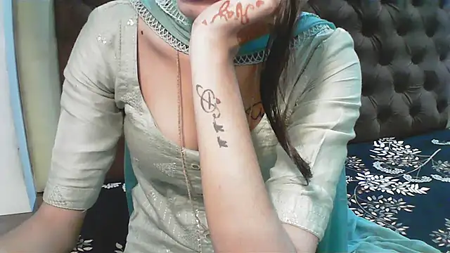 Snapshot of elize__ chatting on 10/10/25, 02:21 elize   online show from 10/10/25, 02:21