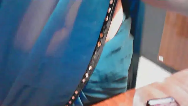 Snapshot of elize__ chatting on 10/29/25, 12:57 elize   online show from 10/29/25, 12:57