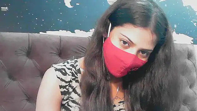 Snapshot of elize__ chatting on 10/29/25, 01:02 elize   online show from 10/29/25, 01:02