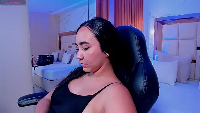 Snapshot of julieta_rosee chatting on 05/05/26, 11:13 julieta rosee online show from 05/05/26, 11:13