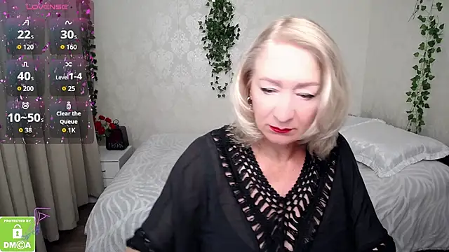 hunters woman online show from 09/23/25, 12:08