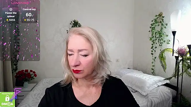 hunters woman online show from 09/29/25, 12:10