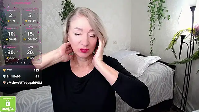 hunters woman online show from 10/11/25, 02:22