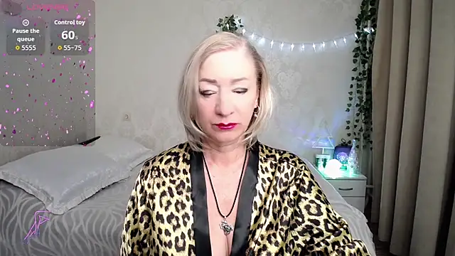 hunters woman online show from 12/03/25, 10:41