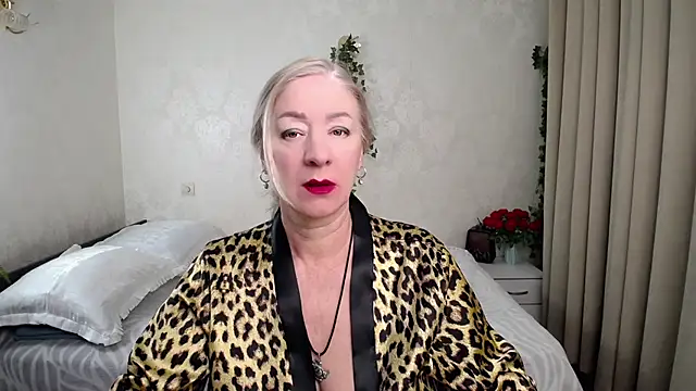 hunters woman online show from 02/09/26, 10:47