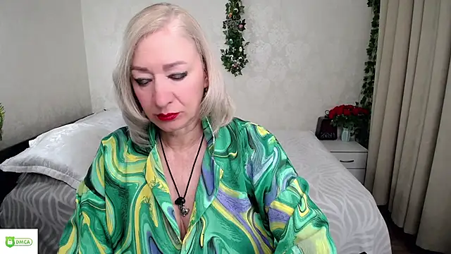 hunters woman online show from 05/13/26, 06:49