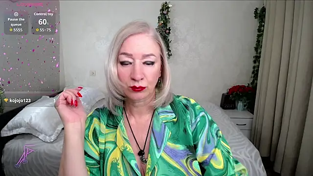 hunters woman online show from 05/31/26, 04:36