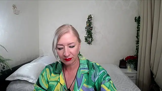 Snapshot of hunters_woman chatting on 07/07/26, 01:37 hunters woman online show from 07/07/26, 01:37
