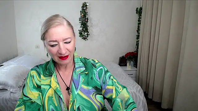 Snapshot of hunters_woman chatting on 07/17/26, 03:13 hunters woman online show from 07/17/26, 03:13