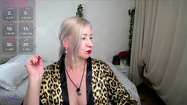 Snapshot of hunters_woman chatting on 07/19/26, 04:00 hunters woman online show from 07/19/26, 04:00