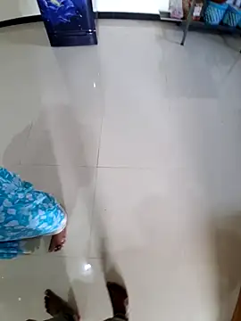 Snapshot of RAYI_Queen_3 chatting on 09/11/25, 10:37 RAYI Queen 3 online show from 09/11/25, 10:37