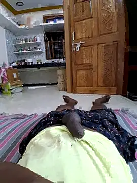 Snapshot of RAYI_Queen_3 chatting on 09/14/25, 09:14 RAYI Queen 3 online show from 09/14/25, 09:14