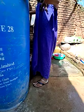 Snapshot of RAYI_Queen_3 chatting on 10/10/25, 03:49 RAYI Queen 3 online show from 10/10/25, 03:49