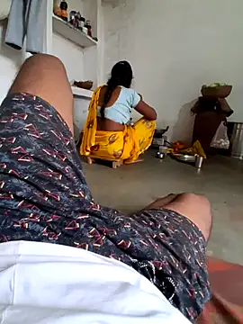 Snapshot of RAYI_Queen_3 chatting on 10/28/25, 03:10 RAYI Queen 3 online show from 10/28/25, 03:10