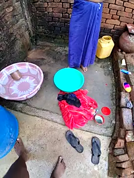 Snapshot of RAYI_Queen_3 chatting on 10/31/25, 03:40 RAYI Queen 3 online show from 10/31/25, 03:40