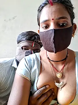 Snapshot of RAYI_Queen_3 chatting on 11/04/25, 06:34 RAYI Queen 3 online show from 11/04/25, 06:34