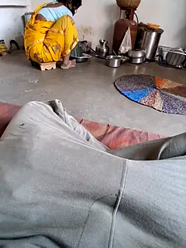 Snapshot of RAYI_Queen_3 chatting on 11/07/25, 03:17 RAYI Queen 3 online show from 11/07/25, 03:17