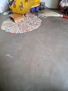 Snapshot of RAYI_Queen_3 chatting on 11/22/25, 03:49 RAYI Queen 3 online show from 11/22/25, 03:49