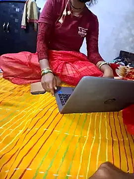 Snapshot of RAYI_Queen_3 chatting on 01/06/26, 10:45 RAYI Queen 3 online show from 01/06/26, 10:45