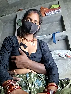 Snapshot of RAYI_Queen_3 chatting on 03/31/26, 10:32 RAYI Queen 3 online show from 03/31/26, 10:32