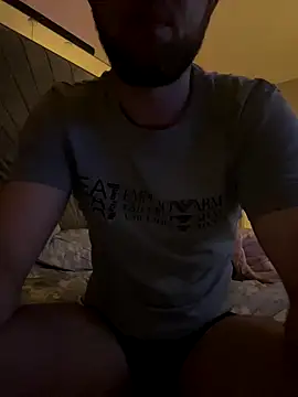 Snapshot of naughtycoupl98 chatting on 09/18/25, 12:01 naughtycoupl98 online show from 09/18/25, 12:01