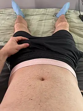 Snapshot of naughtycoupl98 chatting on 04/06/26, 01:34 naughtycoupl98 online show from 04/06/26, 01:34