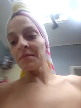 Snapshot of amymatthews92 chatting on 10/10/25, 08:19 amymatthews92 online show from 10/10/25, 08:19