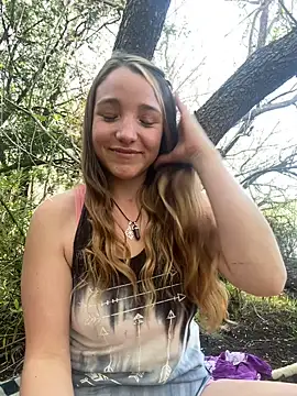 Snapshot of sashapulse chatting on 10/17/25, 08:22 sashapulse online show from 10/17/25, 08:22