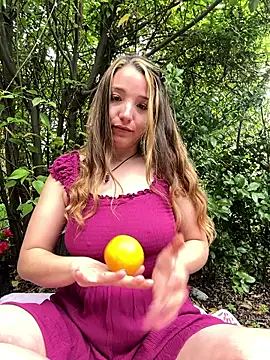 Snapshot of sashapulse chatting on 10/18/25, 09:37 sashapulse online show from 10/18/25, 09:37