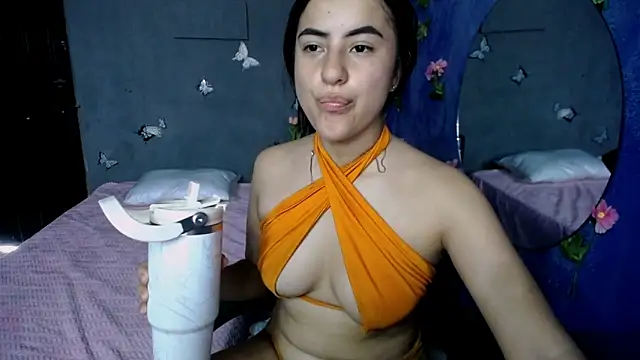 Snapshot of Karina_sweet1 chatting on 10/15/25, 04:51 Karina sweet1 online show from 10/15/25, 04:51