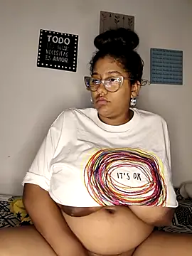 Snapshot of MeliBoobs chatting on 09/19/25, 07:03 MeliBoobs online show from 09/19/25, 07:03