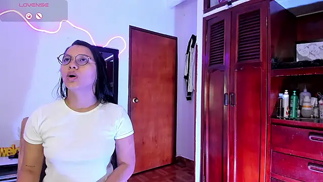 Snapshot of Dilan_and_Mia chatting on 09/12/25, 01:00 Dilan and Mia online show from 09/12/25, 01:00