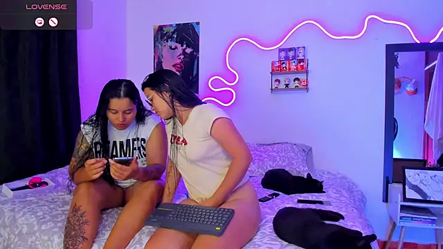 Snapshot of Dilan_and_Mia chatting on 10/09/25, 11:47 Dilan and Mia online show from 10/09/25, 11:47