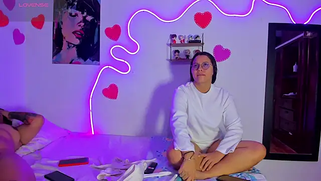 Dilan and Mia online show from 04/01/26, 11:02