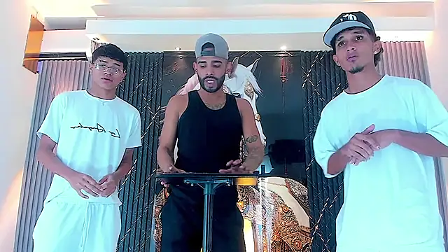 Dominic Max  online show from 10/26/25, 10:10